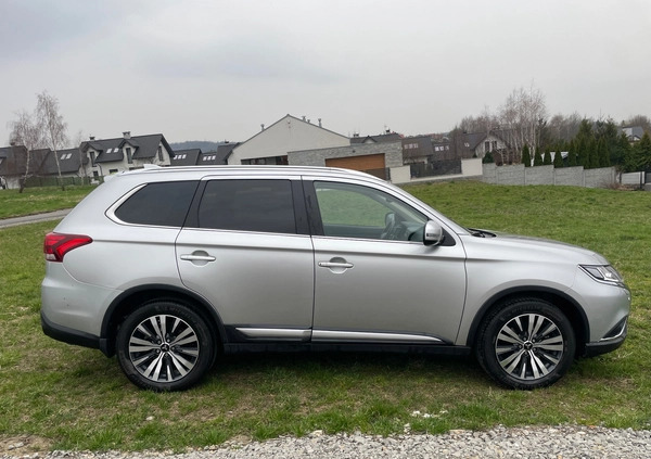 Mitsubishi Outlander cena 73000 przebieg: 136000, rok produkcji 2019 z Rzeszów małe 232